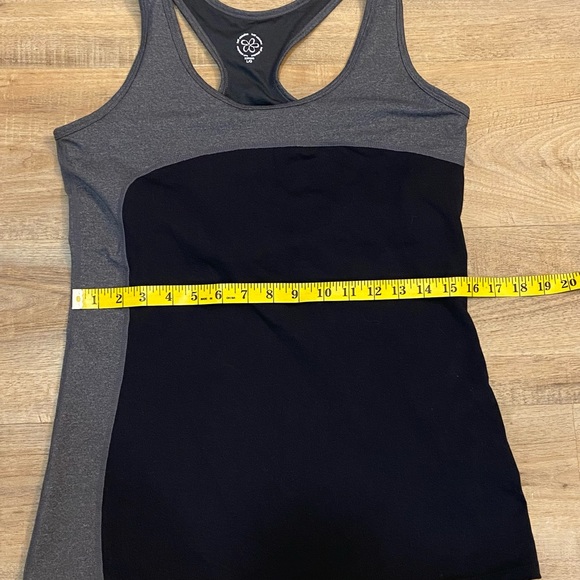 Two sports tank tops - Picture 9 of 10